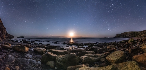 Saltwick-Beach-Half-Moonrise